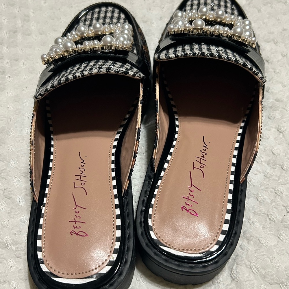Betsey Johnson Black and White Pearl Buckle Mules - Picture 3 of 5